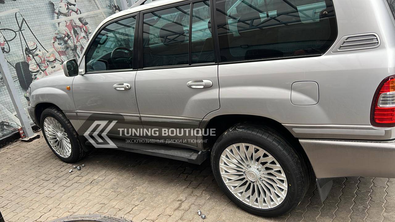 Toyota Land Cruiser 100 на 22" кованых дисках Advanced Forged фото 2